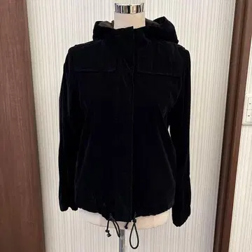 후드 부착 블랙 자켓