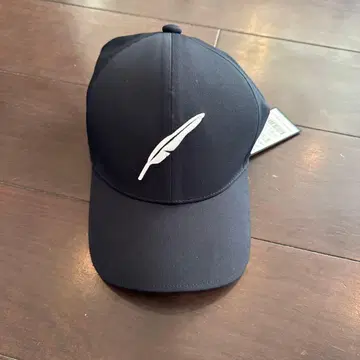 블랙 깃털 자수 캡 조정 가능