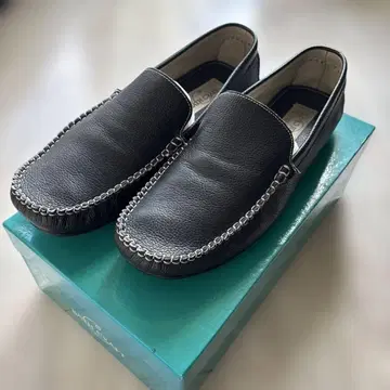 블랙 가죽 슬립온 로퍼