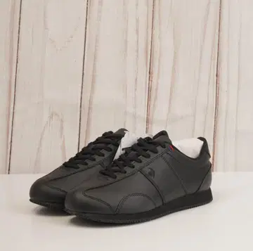 미사용품 르꼬끄 스포르티브 LE 루이 22.5cm