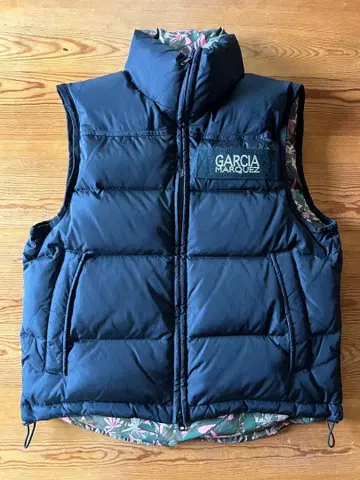 GARCIA MARQUEZ 블랙 리버서블 다운 베스트