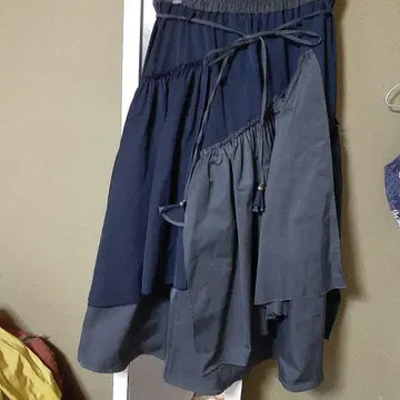 Gve Re collection 네이비와 그레이의 참신한 프릴 롱 스커트