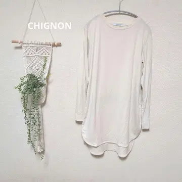 CHIGNONSTAR 아이보리 긴팔 T셔츠