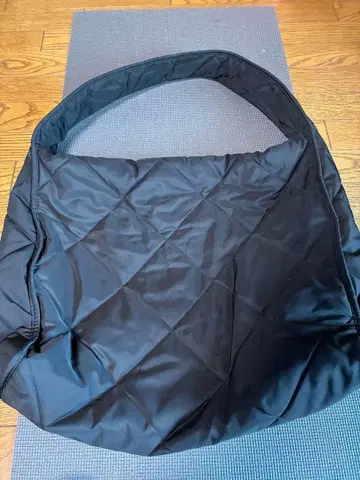 COS 블랙 숄더백 퀼팅