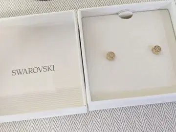 새상품급 Swarovski 스와로브스키 귀걸이 골드 정품
