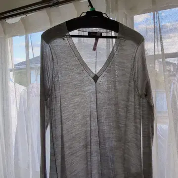 그레이 V넥 긴팔 튜닉 밑단 프릴