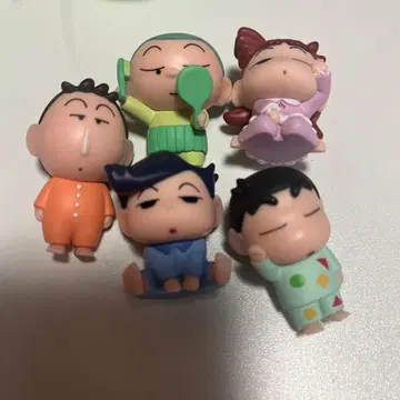 짱구는 못말려(크레용 신짱) 가챠가챠 잠버릇이 있어요.