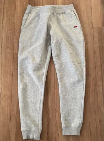 그레이 꽃무늬 자수 조거 팬츠