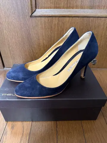 펠리코 네이비 스웨이드 펌프스