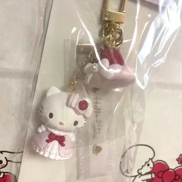 산리오 딸기 휘핑 케이크 키링 키티