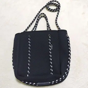 푸아 모에나 메쉬 블랙 숄더백