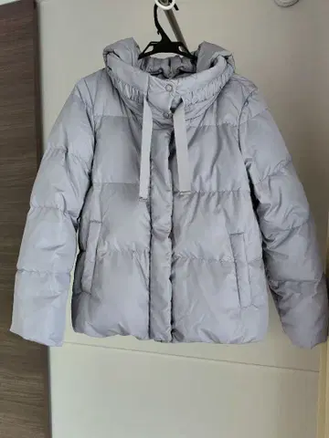 쿠튀르 브로치 후드 부착 다운 자켓