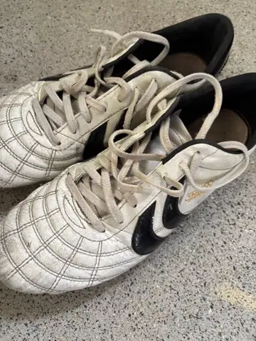 YASUDA 축구화 화이트/블랙