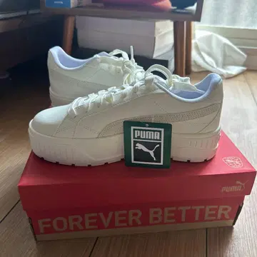 PUMA 화이트 통굽 스니커즈