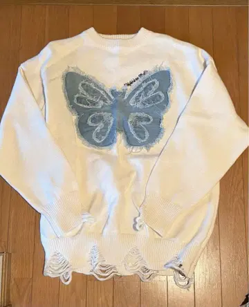 나비 프린트 화이트 니트 스웨터 100stars