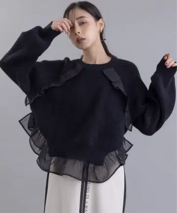 새상품 이번 시즌 Eimee Law 프릴 디자인 래글런 니트 블랙