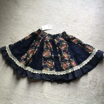 택 포함 새상품 엑시즈팜 꽃무늬 컷 스커트 네이비