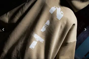 니트와 식객과 타카사키 NIT 베이지 후드티 화이트 ver.