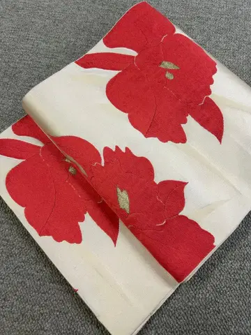 나고야 오비 빨간색과 크림색 꽃무늬 광폭 마감