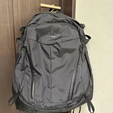 헬리 한센 스카디 32 블랙 백팩