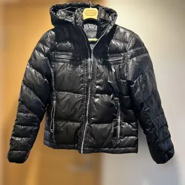 하자 있음 GUESS 블랙 다운 자켓 후드 부착