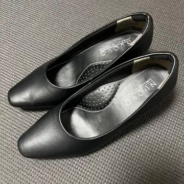 블랙 스퀘어토 펌프스 중간 힐