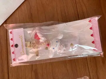 산리오 딸기 휘핑 케이크 시리즈 키링 시나몬