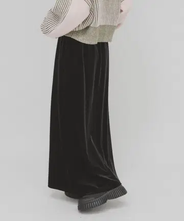 KBF 벨로아 세미 플레어 스커트 블랙 프리