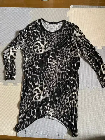 레오파드 무늬 7부 기장 티셔츠