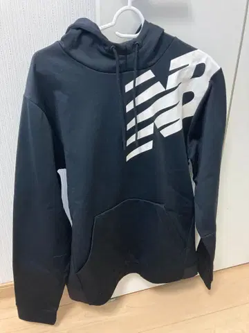 뉴발란스 후드티와 조거 팬츠 세트