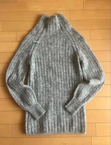 IENA 그레이 리브 하이넥 스웨터