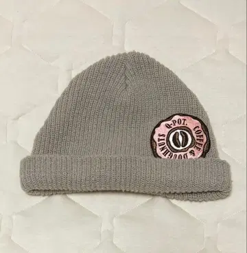 Q-POT. 도넛 자수 니트 모자 그레이