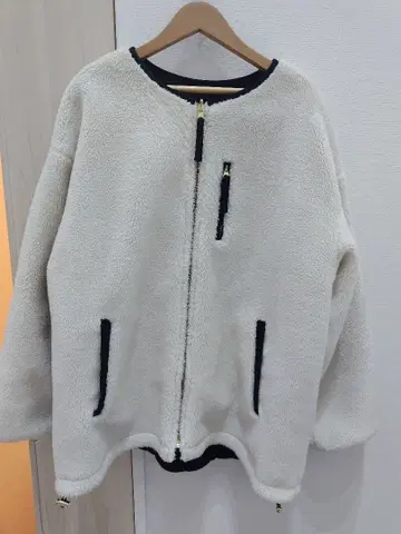 글로벌 워크 리버서블 보아 블루종 아이보리 x 블랙