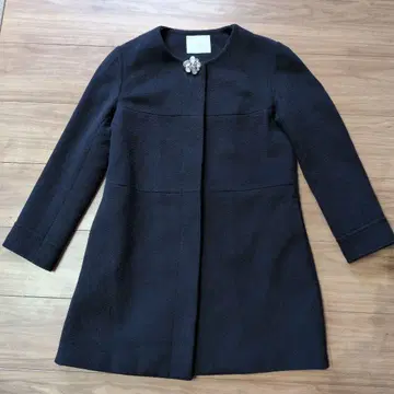프레지아 네이비 체스터 코트 장식 포함