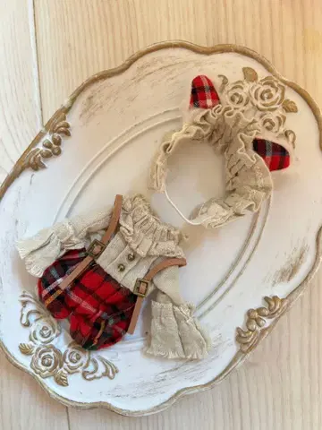 작가님 미니 브라이스 아웃핏 체크 무늬 프릴 팬츠와 고양이 귀 머리띠