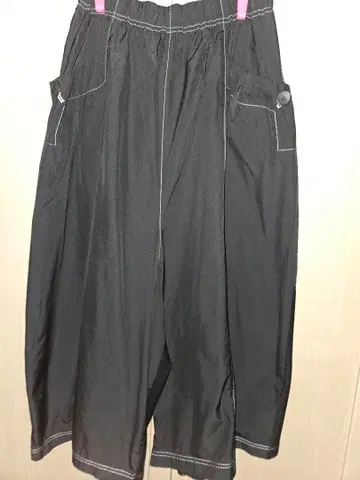 블랙 와이드 팬츠 사이드 포켓 포함