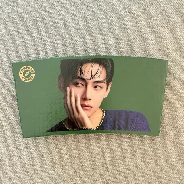 컴포즈커피 뷔 컵홀더 겨울 신상 BTS 방탄소년단 김태형 슬리브