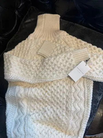 [ 미사용 새상품 ] TOMORROWLAND 화이트 아이보리 케이블 니트