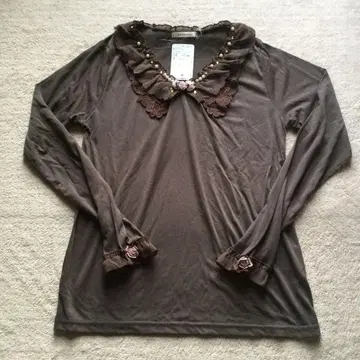 택 포함 새상품 엑시즈팜 카라 부착 이너 PO 모카 장미 장식