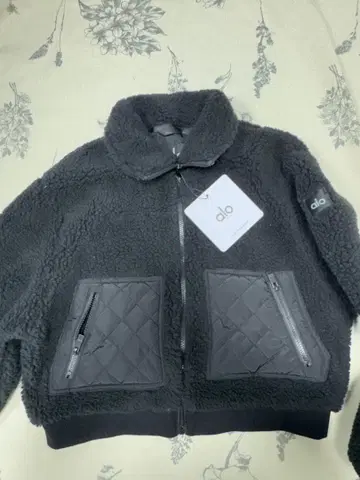 alo 블랙 플리스 자켓