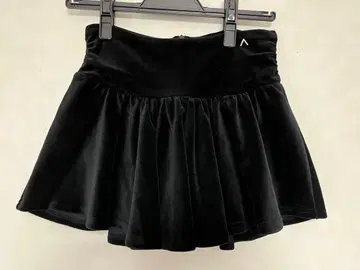 블랙 벨벳 플레어 스커트