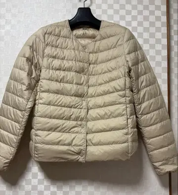 [ 새상품급 ] 2wayUNIQLO 다운 M 베이지 노카라