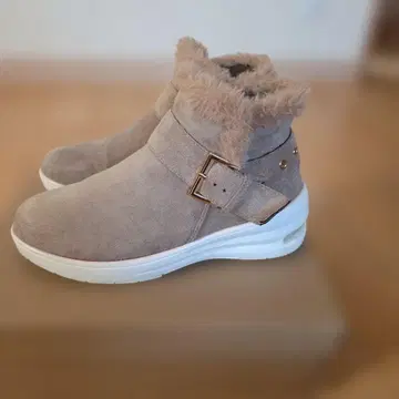 베이지 퍼 스웨이드 숏부츠