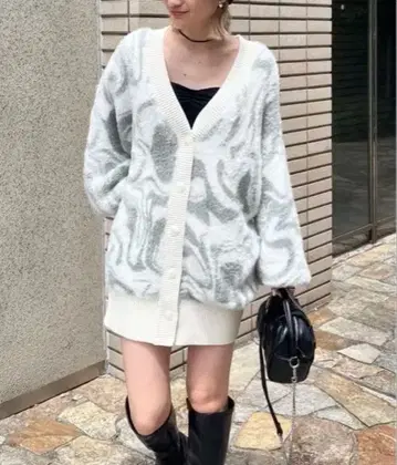 SPIRALGIRL 마블 패턴 샤기 니트 미들 기장 가디건 한정판
