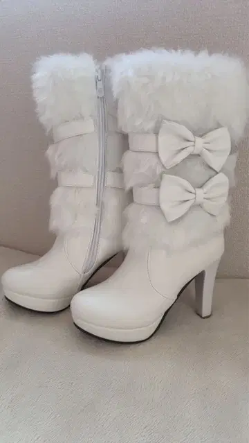 화이트 퍼 리본 롱 부츠 36 23cm 미사용 퍼 부츠