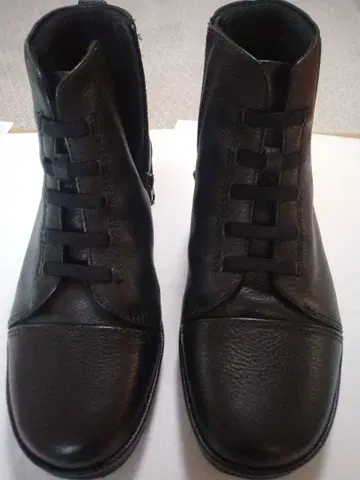 블랙 가죽 사이드 지퍼 부츠 새상품급.