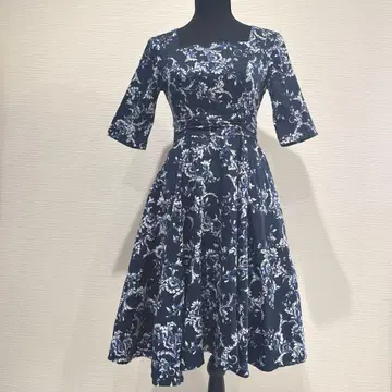 PinupCloset 블루 꽃무늬 케리 원피스 모토 스즈키