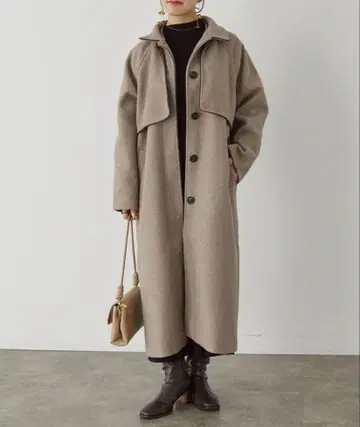 Thevon 페이크 울 파이핑 스탠드 카라 코트