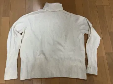 INDIVIDUAL 아이보리 터틀넥 스웨터 2,3회 사용