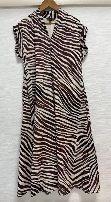 제브라 패턴 반팔 롱 원피스